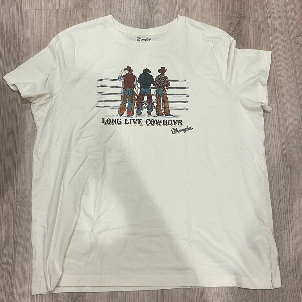 NWOT Women’s Wrangler Tee